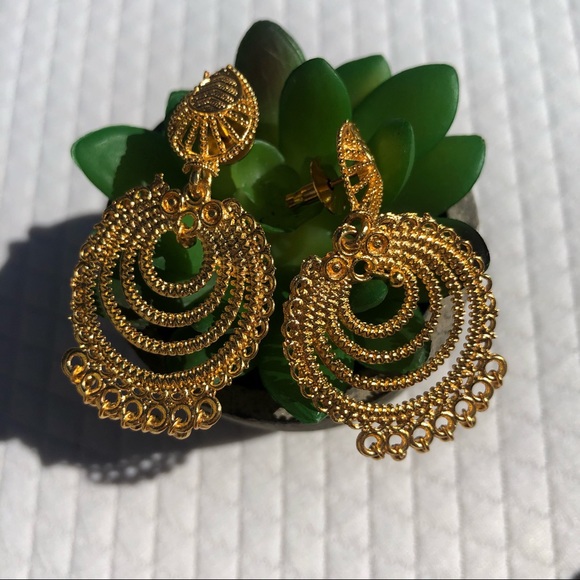 Beautiful timeless classic earrings 💛 - Picture 5 of 10